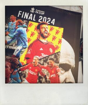 Gary Oldman Instagram - COME ON YOU REDS!!!! @manchesterunited #facupfinal Thank you @gem_thompson7 - you are one in a million!!! ❤️👹🇬🇧