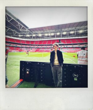 Gary Oldman Instagram - COME ON YOU REDS!!!! @manchesterunited #facupfinal Thank you @gem_thompson7 - you are one in a million!!! ❤️👹🇬🇧