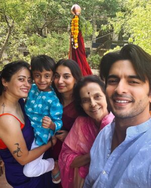Gashmeer Mahajani Instagram - गुढी पाडव्याच्या हार्दिक शुभेच्छा 🙏🏻🙏🏻😊😊