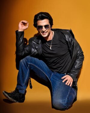 Gashmeer Mahajani Instagram - Nakhre toh main apne bhi nahi jhelta - 
क ख ग घ  म द फ क 🖤🖤