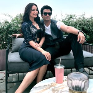 Gashmeer Mahajani Instagram - यह जो गुनाह मैंने किया है … यह बडा खूबसूरत है 😍