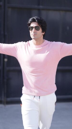 Gashmeer Mahajani Instagram - PINK is the Warmest Colour 💝 … Also have been seeing everyone talk about women’s week the last few days. I take this day to show some more gratitude towards all the women significant in my life. Especially all of my female fans who have shown patience and loved me through thick and thin. 🤗🤗 Let only love prevail.

Edited by : @creeativecutz