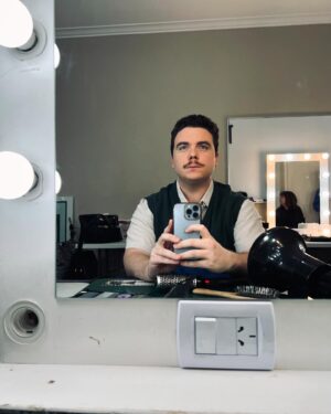 Gastón Cocchiarale Instagram - • EL ENCARGADO 3 •
Postales de rodaje 🎬✨

¿Ya vieron los dos primeros capítulos? 
¿Qué les pareció? 

— ¡Nueva temporada! —
Disponible en @disneyplusla 💙