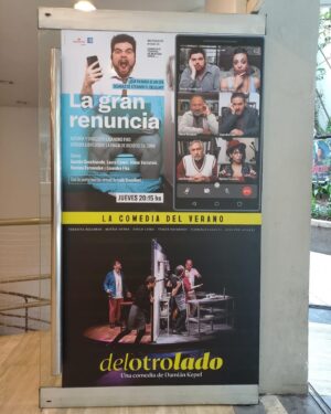 Gastón Cocchiarale Instagram - Arranca tranqui el 2024. Después de tres temporadas tremendas en el teatro de la Ribera en La Boca, El Plata en Mataderos y el Picadero: ¡VOLVEMOS ESTE JUEVES CON NUESTRA CUARTA TEMPORADA!

• JUEVES 20.15 hs en @paseolaplazaok •

@lagranrenuncia.obra comenzó como un sueño para hacerla en un teatro independiente de manera artesanal. Nunca imaginamos todas las cosas que sucedieron con este espectáculo que estamos produciendo desde sus inicios con mi amigo @lisandrofiks y queremos que todo el mundo la vea. 

Una comedia para reírse sin parar y llevarte un par de preguntas a casa. Con un elenco de fieras del teatro. Con un texto popular y profundo a la vez. Con una dirección quirúrgica y detallista. Vengan a verla. No los vamos a defraudar. 

Entradas a través de @plateanet 💛