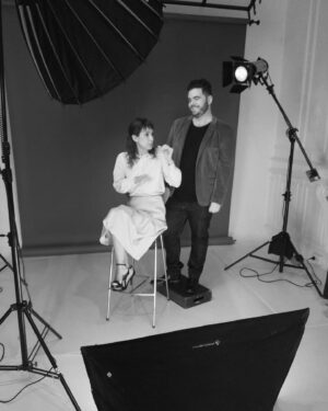 Gastón Cocchiarale Instagram - Ensayos y sesión de fotos. 
Trabajar con gente que admiras desde hace años.
Hacer teatro cuando todo se viene abajo. 
Actuar para vivir. 

Se viene algo nuevo que me tiene muy estimulado ♥️

COMIENZO del inglés David Eldridge 
dirigida por @danielveronese.teatro
con @vanesangonzalez y yo 
asiste @adrianaroffi 
produce @sebastian.blutrach 

Próximamente en @teatroelpicadero 🎭