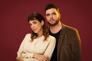 Gastón Cocchiarale Instagram - Dos semanas para el estreno de COMIENZO 💘

Un primer encuentro. El amor en tiempos de aplicaciones y el miedo a mostrarnos tal cuál somos. Los deseos que tenemos que no sabemos si de verdad son nuestros o son los que deberíamos tener. Un encuentro genuino entre seres con falta y ganas de construir algo con alguien. 

COMIENZO de David Eldridge
con @vanesangonzalez y @gastoncocchiarale 
dirigida por @danielveronese.teatro 
asistida por @adrianaroffi 
producida por @sebastian.blutrach 

👉🏼 Sábados 22 hs y Domingos 18 hs 
en el teatro más lindo @teatroelpicadero 🖤

¡Ya están las entradas a la venta! 
@plateanet 

Ph @nacholunadei 📸