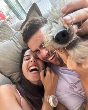 Gastón Soffritti Instagram - Paso un año de la primera foto en el fin del mundo. Millones de momentos juntos. En las buenas y en las no tan buenas siempre acompañándonos. La mejor compañera de equipo que podía elegir. Al infinito y más allá cuqui. Por muchos años más juntos. Te amo ❤️ Feliz primer año 🙌🏼