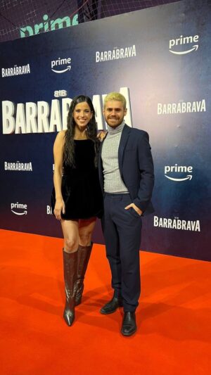 Gastón Soffritti Instagram - Ayer por la noche estuve en la presentación #Barrabrava acompañado a mi reina @candemolfese que es parte de esta tremenda serie de @primevideolat 💎