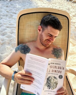 Gastón Soffritti Instagram - Día 1: “La Blancura si se puede ver”

Recomendaciones ad hoc: usen protector solar, lean este libro “la psicología del dinero”, disfruten de todo mientras dure. También disfruten de la sonrisa de @candemolfese ❤️