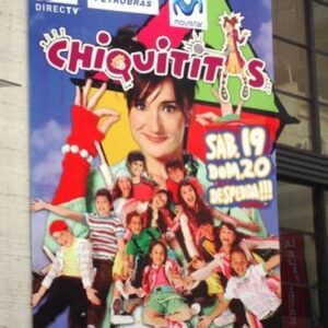 Gastón Soffritti Instagram - Un proyecto nuevo comienza y van…

Me gustaría volver atrás en el tiempo y pensarme a mi de 6 años caminando por la calle corrientes… en la cuarta foto se ve el gran rex, teatro al cual mi mamá me llevaba muchísimo, pero hubo una de esas veces que fue un gran antes y después. Esa noche después de haber ido a ver chiquititas soñé conmigo siendo parte. Y como no me alcanzó, con mi corta edad manifesté mi deseo. Mi abuela hizo el resto. Empezó a averiguar y así llegaron los castings. Varios sábados posteriores los dediqué a estudiar en una escuela en Palermo. Y un par de años después estaba parado arriba de ese mismo escenario del rex haciendo chiquititas 2006. Casualidades? Puede ser. Suerte? También. Pero el impulso inicial y las ganas que yo tenía más el haber tenido una familia que me escuchaba me llevaron a cumplir lo que tanto deseaba. Pasaron 25 años de ese sueño. Hoy sigue vigente. Así que si tenes algo en mente y lo deseas de verdad… CUIDADO! puede hacerse realidad. No digo que vaya a ser fácil. Manejar las frustraciones y recibir un NO atrás de otro es duro pero no hay otro camino. 
 
En esta oportunidad volviendo al teatro para hacer #SomosNosotros
en el multitabaris a partir del 25 de octubre con un equipo increíble @jesusmosquera__ @sofipachano @denise_dumas @lionelarostegui @macadelmastro @marce.caballero_ 🔥