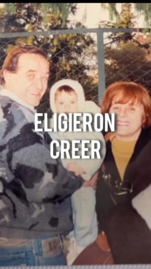 Gastón Soffritti Instagram - Eligieron creer

Para lograr algo cuando sos chico tenes que tener la suerte de que alguien crea en vos. No solamente que crea, sino que tenga la determinación de que lo vas a lograr. Y ahí estaba mi abuela. Hoy vuelvo por un rato a San Martín. Mi abuela nelly todavía vive ahí. Cuando yo era chico tuve un sueño en el que actuaba , ella me escucho e hizo todo para hacerlo realidad. Hoy no escucha, ni ve muy bien y tampoco recuerda muchas cosas. Pero estoy seguro de que esto se acuerda… Si tenes un hijo, hija, nieto, sobrino, lo que sea y tiene un sueño, dale bola porque seguramente eso venga de las entrañas del deseo. Yo siempre fui una persona con mucho empuje y mucha suerte pero tambien hubo alguien que me escucho y creyó en mí. Gracias abue ❤️