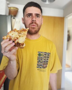 Gastón Soffritti Instagram - Una secuencia de pizza fría. No acepto discusiones sobre qué es mejor caliente y en el momento. La pizza es mejor fría y si es posible después de un día de heladera. Fin
