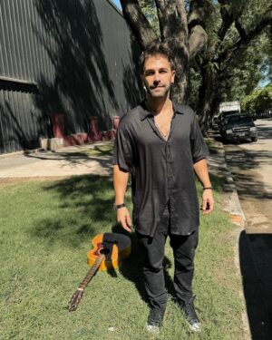 Gastón Vietto Instagram - Un poco de lo que fué el proceso de mi nueva canción TIEMPO⏳ un pequeño popurrí de momentos, lo efímero de lo eterno, a veces siendo consciente y otras inconsciente de lo que significa… vos, ya la escuchaste? 😉Link en bio