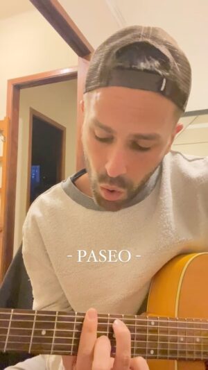 Gastón Vietto Instagram - Empiezan a sonar algunas canciones del cajón de los inéditos🎵🎸 Vamos a dar un #paseo … 
.
.
.
#gastonvietto #vietto #musica