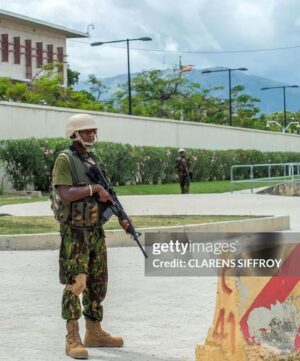 Gato Da Bato Instagram - 🤔
pendant des mois et des semaines, ils nous ont dit que des soldats kenyans venaient aider la Pnh 🇭🇹 à sécuriser le pays
avec tout le respect que je vous dois, la seule chose qu’ils protègent est l’ambassade américaine en Haïti.
encore et encore, on s’est encore fait baiser 🤦🏾‍♂️
#aunomdekelanight 
La piraterie n’est jamais fini 
#ZOELAND #92I #SAL #NU⭐️AR
