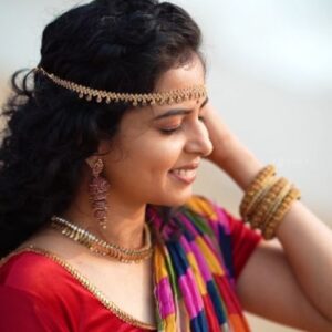 Gayatri Rema Instagram - Jimikki   ponnu = jimikki ponnu 🤪🤪🤪

Courtesy of shooting this jimikki ponnu - @foxy_studioz 

@musicthaman @tseries.official @anirudhofficial 

#instagram #trending #reels #varisu #thalapathy #newtrend #reelitfeelit #jimmikkiponnu #dancereels #montage #thunivu #chillachilla #thala #thalapathy67 #gayatrirema #actress