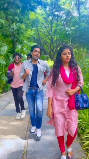 Gayatri Rema Instagram - Vadi en tamil selvi 😍❤️ 
thank you @gayatrirema for the support 🔥🙏🏻

Vc - @ashwin_scott_htb ❤️😍

Song suggested by @babuji_26 thank you ji❤️

 Dancers - @kishore_htb_ @krisshnnaaaaa thank you da thambi’s for your effort❤️

@sonymusic_south @anirudhofficial 

#instagram #reelsindia #trending #remo #sivakarthikeyan #maaveran #viralvideos #dance #expression