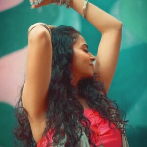 Gayatri Rema Instagram - Loosen up your buttons baby... And just chill 😍
Life's short, enjoy it while u can ❤️❤️

#gayatrirema #stylingandfashion #singlecloth #notprestitched #beautifuldrapings #actresslife #loosenupsong #curlygirl #makeupandstyling #tamilactress #viralreel

MUA - @gayathri_mua_for_u 
Styling and draping - @rijaras_closet 
Photographery and editing - @filmbysundar