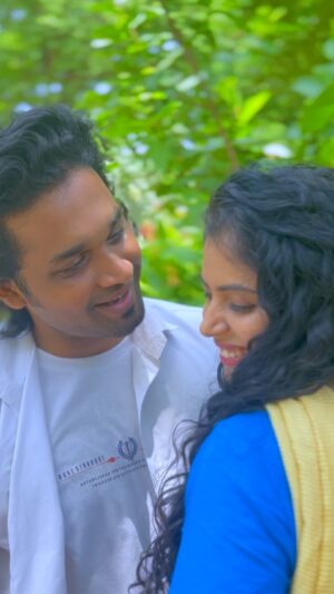 Gayatri Rema Instagram - Nenjukkul peidhidum ❤️ one of my fav song ,
Waiting so long to do this one 😎

Thank you @gayatrirema @ashwin_scott_htb @kishore_htb_ @krisshnnaaaaa for your lovable support ❤️🙏🏻

Vc - @ashwin_scott_htb 

@sonymusic_south 

#varanamayiram #suriya #trendingreels #viral #dance #expression #recreation