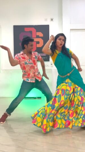 Gayatri Rema Instagram - After a long teaming up with @gayatrirema ❤️
#appanpannathappula #thirupachi 

VC - @ashwin_scott_htb 
@kishore_htb_ 

FLOOR - @shan_kars_dance_studio10 

#instagram #reels #duet #dance #cinematic #trendingreels #viralvideos #freestyle #kollywood #vijay #thalapathy #thalapathy67
