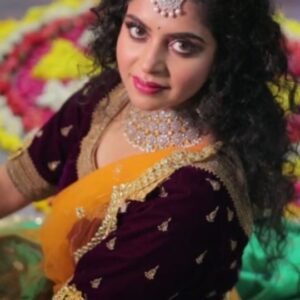 Gayatri Rema Instagram - Iniya thamizh puthandu nalvazhthukal and Vishu Aashamsagal everyone 😍😍
A very happy Thamizh new year and also Happy Vishu ✨✨

Mua - @divyamakeoverartist
Video shoot - @prismatic_photography_7
Video edit and song selection - @roopika_sivakumar

#gayatrirema #banketitlidiluda #thamizhnewyear #puthandunalvazhthukkal #vishuashamsakal #thamizhponnu #malayalikutti #deepikapadukone #chennaiexpressmovie #shahrukhkhan #geetamaalovers #favouritesongs #beautyreel #pavadadhavani
