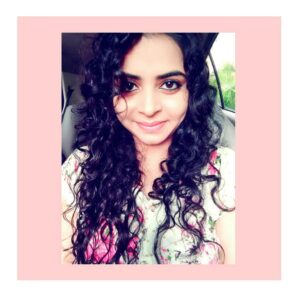 Gayatri Rema Instagram - Even sitting in my car n clicking these selfies seems like a luxury now 🤷🤷
.
.
.
 #gayatrirema #quarantine #quarantinelife #lockdownlife #lockdown #lockdown3 #indialockdown #drivetime #drivelove #drivelover #majormissing #quarantined #quarantinediaries #corona #coronavirus #coronavid19 #coronaindia #memories #socialdistancing #socialdistance #selfie #naturallycurly #everydaygirl #simplemakeup #selfies #cute #pretty