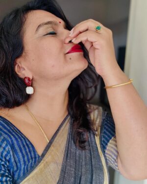 Geethi Sangeetha Instagram - ✨🪻

Be the LoVe you never received
.
.
.
.
.
.
.
.
.
.
.
.

#love #selflove #life #selfie #selfietime #saree #sareelove #linensarees #picoftheday #photooftheday #iphoneography #rainyday #kochi
