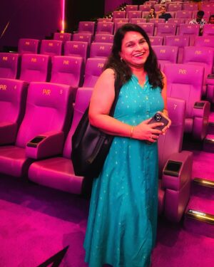 Geethi Sangeetha Instagram - ഇന്ന് “മഹാരാജ” എന്ന വിജയ് സേതുപതി ചിത്രം കണ്ടു. ഒറ്റ വാക്കിൽ ഗംഭീര ചിത്രം എന്ന് പറയാവുന്ന ഒന്ന്. മക്കൾ സെൽവൻ ശ്രീ വിജയ് സേതുപതി @actorvijaysethupathi ഓരോ ചിത്രത്തിലും വരുമ്പോൾ നമ്മൾ അദ്ദേഹത്തിൽ നിന്ന് പ്രതീക്ഷിക്കുന്ന ഒരു പെർഫോമൻസ്, നമ്മുടെ മനസ് നിറക്കുന്ന തരത്തിൽ ഈ ചിത്രത്തിൽ വേണ്ടുവോളമുണ്ട്. 

@dir_nithilan തിരക്കഥയെഴുതി, സംവിധാനം ചെയ്ത ഈ ചിത്രം വളരെ വ്യത്യസ്തവും, മികവുറ്റതുമായ ഒരു സിനിമാ അനുഭവം നിങ്ങൾക്ക് നൽകും എന്ന കാര്യത്തിൽ ഒരു സംശയവുമില്ല. എജ്ജാതി ക്ലൈമാക്സ്‌. സിനിമ കഴിഞ്ഞ് ഏറ്റവും ഒടുവിൽ തിയറ്ററിൽ നിന്ന് ഇറങ്ങിയ ആൾ ഞാനായിരുന്നു. തരിച്ചിരിക്കുക എന്നൊക്കെ പറഞ്ഞാൽ അത് അതിശയോക്തി അല്ല. 

മഹാരാജ തിയറ്ററിൽ കാണാൻ കഴിയുന്നവർ അങ്ങനെ തന്നെ കാണൂ. ആഹ്, ഞാനൊരു മികച്ച ചിത്രം കണ്ടു എന്ന ആത്മസംതൃപ്തിയോടെ നിങ്ങൾക്ക് തിയറ്ററിൽ നിന്ന് ഇറങ്ങി വരാം.

@anuragkashyap10 
@abhiramiact 
@mamtamohan 

#maharaja #tamilcinema #vijaysethupathi #makkalselvan #movietime