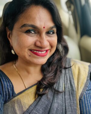 Geethi Sangeetha Instagram - ✨🪻

Be the LoVe you never received
.
.
.
.
.
.
.
.
.
.
.
.

#love #selflove #life #selfie #selfietime #saree #sareelove #linensarees #picoftheday #photooftheday #iphoneography #rainyday #kochi