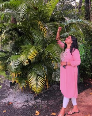 Geethi Sangeetha Instagram - 🌸
.
.
.
.
.
.
.
.
.
.
.
.

#throwback #friday #fridayvibes #fridaymood #weekend #weekendvibes #picoftheday #pictureoftheday #iphoneography #iphone15plus