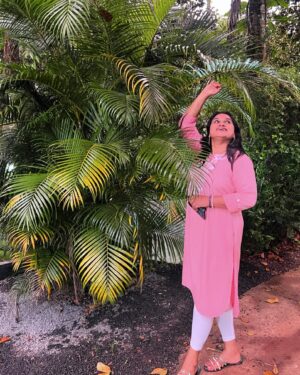 Geethi Sangeetha Instagram - 🌸
.
.
.
.
.
.
.
.
.
.
.
.

#throwback #friday #fridayvibes #fridaymood #weekend #weekendvibes #picoftheday #pictureoftheday #iphoneography #iphone15plus