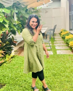Geethi Sangeetha Instagram - പച്ചപ്പും,ഹരിതാഭയും, മഴയും പിന്നെ ഞാനും..
.
.
.
. .
.
.
.
.
.
.
.

📸 @the_foodie_twin 
Location @cozcoffee 

#rain #rainyday #lunch #lunchtime #coz #cozcafe #panambillynagar #kochi #brother #kc #brotherfromanothermother #friends #happiness