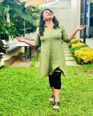 Geethi Sangeetha Instagram - പച്ചപ്പും,ഹരിതാഭയും, മഴയും പിന്നെ ഞാനും..
.
.
.
. .
.
.
.
.
.
.
.

📸 @the_foodie_twin 
Location @cozcoffee 

#rain #rainyday #lunch #lunchtime #coz #cozcafe #panambillynagar #kochi #brother #kc #brotherfromanothermother #friends #happiness