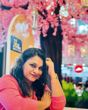 Geethi Sangeetha Instagram - ✨🌸
.
.
.
.
.
.
.
.
.
.
.
.

#today #picoftheday #iphoneography #iphoneonly #photography #photooftheday #photoshoot #candid #candidphotography #instadaily #trending #forum #forummall #kochi #dcbooks