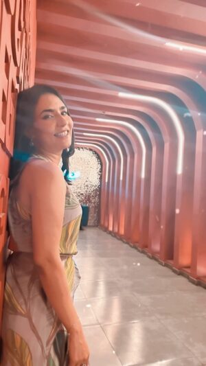 Geetika Vidya Instagram - In love with this song ♥️from @barahbybarah composed by @neilmukherjeeguitar and written by @badegauravse 

Snippets from last night 
Swaying in @halffull.art outfit 

@barahbybarah @platoononefilms @badegauravse @neilmukherjeeguitar @sunnylahiri @shiladityabora