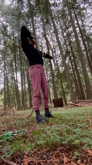Gemita Samarra Instagram - target practice with friends 

🥹❤️🦌 🎯🏹 

@hoyttargetarchery #archery #target #bow