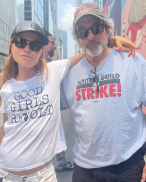 Genevieve Angelson Instagram - You might say I had a BONE TO PICKET today at @amazon #sagaftrastrike #sagstandswithwga #istandwiththewga