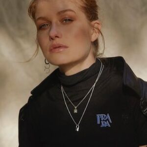 Genevieve Angelson Instagram - @phibetakappasociety wrote a nice little piece about me in their magazine during the strike. I put some parts I like in my story. (You could say my last few posts on here I’ve been breadcrumbing my Judaism)

📸 @neilsharum 
💄 @crystallize 
👕 @ab_sumner