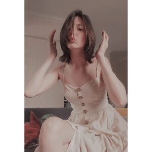 Genevieve Buechner Instagram - Dress weather.