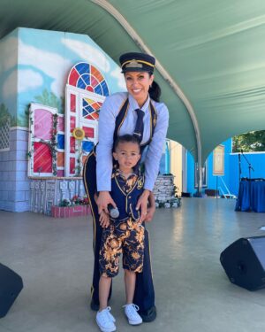 Genevieve Goings Instagram - Omg😭🎶🚂 #choochoosoul @sesameplace ❤️
.
.
We are having so much fun, with so many firsts on this trip! It's Kamari's first time ever seeing Choo Choo Soul! His first time meeting DC, and his first time at Sesame Place!! I am overwhelmed with JOY!