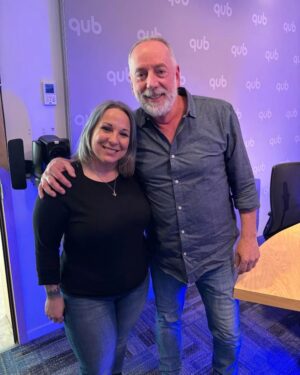Genevieve Goulet Instagram - Nous sommes dans les médias québécois avec le lancement officiel du long métrage documentaire @cellesquiluttent !!

@lp_lapresse ... @qubradio avec Benoît Dutrizac et en bonus, Richard Martineau... Avant première au @mcqorg ... Et ça continue!! 

@sarah.bgaudet 
@loue.ofarrell 
@red.woman.azaelle 
@spiraquebec 
@womenswrestlingsyndicate