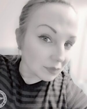 Genevieve Goulet Instagram - Black and white selfie showing my eyebrow paint job... Cause I don't have any. 🤣

Have a wonderful day everyone! 😘