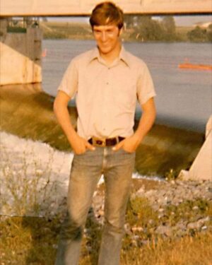 Genevieve Goulet Instagram - Happy Father's Day to my dad Alain.

What a handsome man you were. I miss you every day and really wish you were still here.

I need your strength right now and I know you are by my side during this other obstacle I have to face.

Je t'aime. ❤️