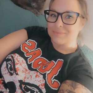 Genevieve Goulet Instagram - Chilling with my little Russian Blue mister, Gary! ❤️