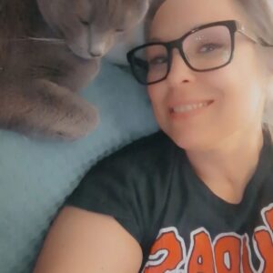 Genevieve Goulet Instagram - Chilling with my little Russian Blue mister, Gary! ❤️