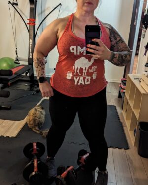 Genevieve Goulet Instagram - Been waking up at 5:30 am for the past month now. Struggling with my weight because of medication, stress, hormones and all the things that can happen to the body of a woman over 40, I'm trying to find the right combination for my food and training.

I feel things are finally starting to move. I watch what I eat and I train 5-6 times a week, depending on if I have to travel for a show or not.

Thank you to @riccimarieanne  for your support and help. ❤️

The gear I was wearing at the last  IWS show already needs to be tightened because it is way too loose.

It's a hard process, one that never ends for me, but I keep on fighting. 💪