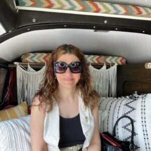 Genoveva Rossi Instagram - At @garwoodrocks checking out a Volkswagen bus camper from 1976! ☮️ 🌸 

#Garwoodrocks #volkswagencampervans #1976volkswagen #genovevarossi