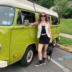 Genoveva Rossi Instagram - At @garwoodrocks checking out a Volkswagen bus camper from 1976! ☮️ 🌸 

#Garwoodrocks #volkswagencampervans #1976volkswagen #genovevarossi