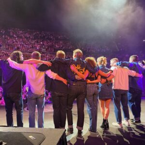 George Ezra Instagram - The last bow, of the last show in Australia 🇦🇺

To those of you who came out to see us in Dubai, New Zealand & Australia, you’re all wonderful ❤️ It’s been a very fun few weeks, thank you x