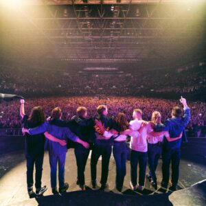George Ezra Instagram - It’s safe to say we’re having the best time on this tour! Thank you all for making it so special ❤️

If you’re missing out, you have until midnight on Monday to register for pre-sale access for the final UK arena shows of Gold Rush Kid in London and Leeds next year, link in bio x

📸: @scarbonarra